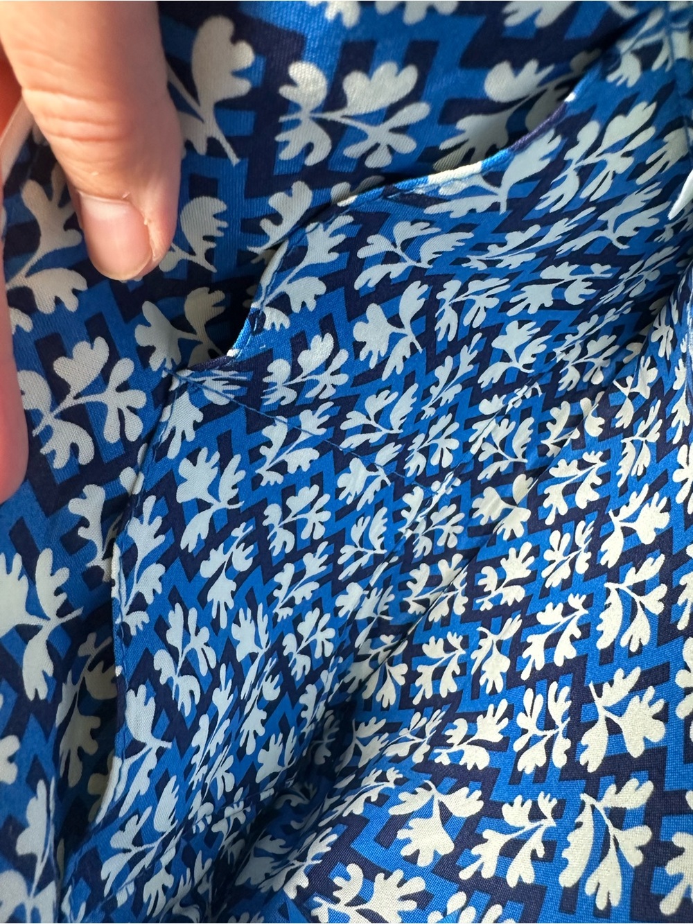 Vera Bradley crossbody bag in Blue Lagoon quilted pattern - Picture 11 of 16